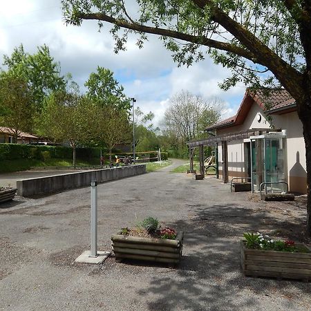 Camping Du Moulin Hotell Meyrieu-les-Etangs Exteriör bild