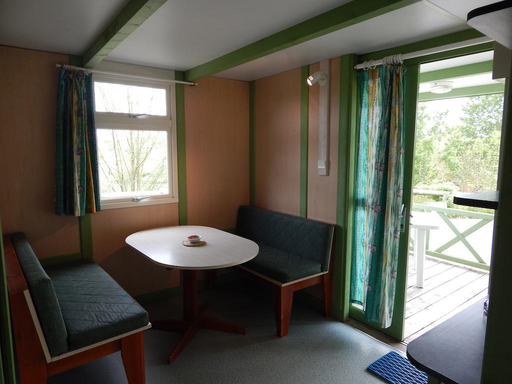 Camping Du Moulin Hotell Meyrieu-les-Etangs Rum bild