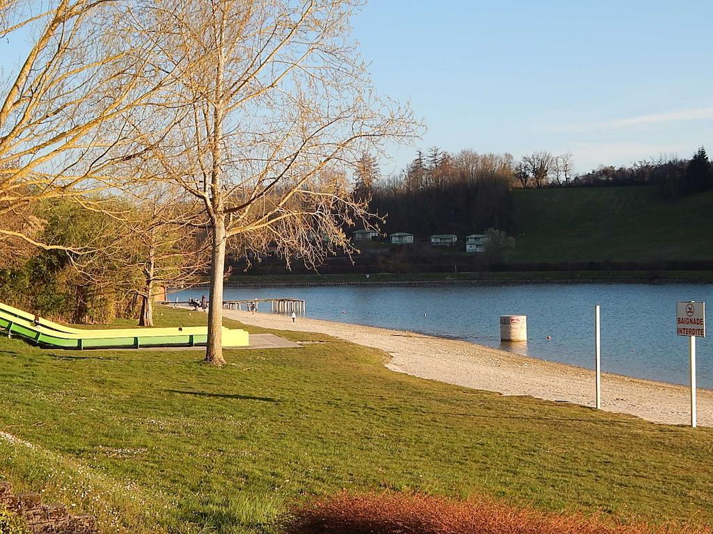 Camping Du Moulin Hotell Meyrieu-les-Etangs Exteriör bild