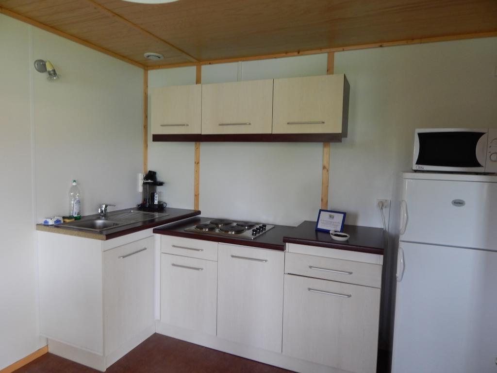 Camping Du Moulin Hotell Meyrieu-les-Etangs Rum bild