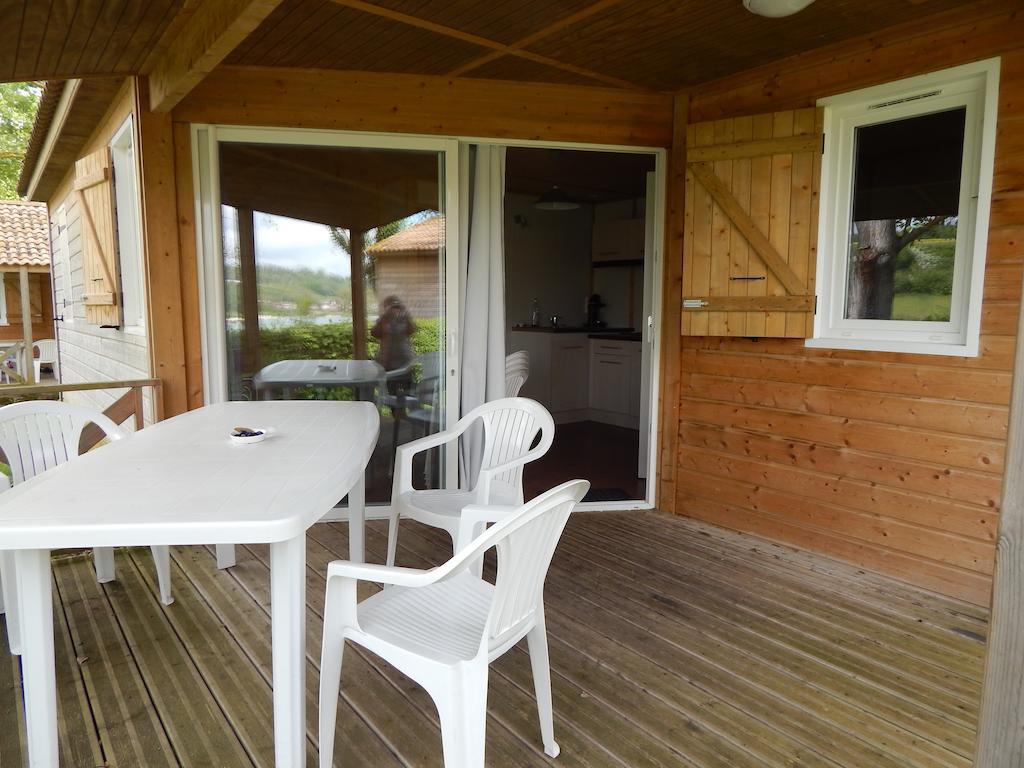 Camping Du Moulin Hotell Meyrieu-les-Etangs Rum bild